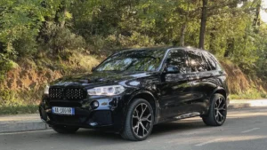 Pros and Cons of Renting a Car from Local or International Companies in Tirana