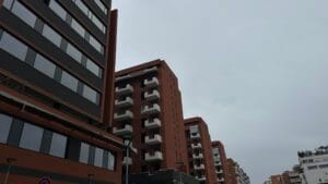 Photo of the top of some buildings in Kompleksi Delijorgji